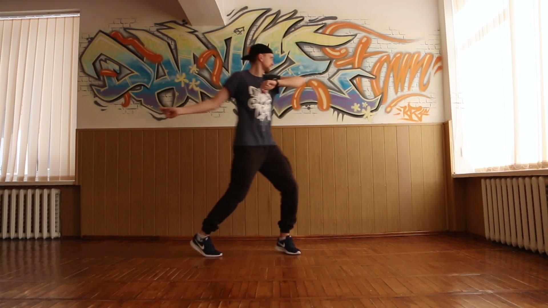 Учимся танцевать руками