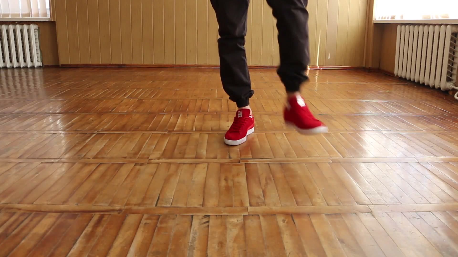 Учимся танцевать ногами. Прикольное движение z step